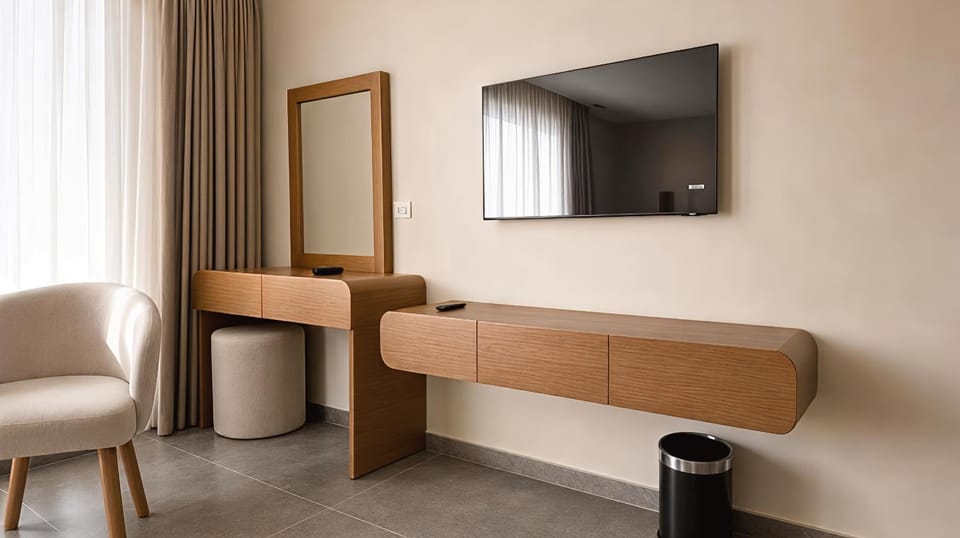 Communal lounge/ TV room, TV and multimedia, Living room, Seating area, Evening entertainment, hair dresser, wardrobe