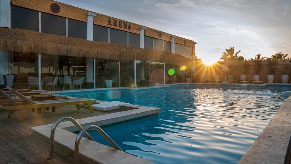 Day, Natural landscape, Pool view, Swimming pool, Sunrise, Sunset, sunbed