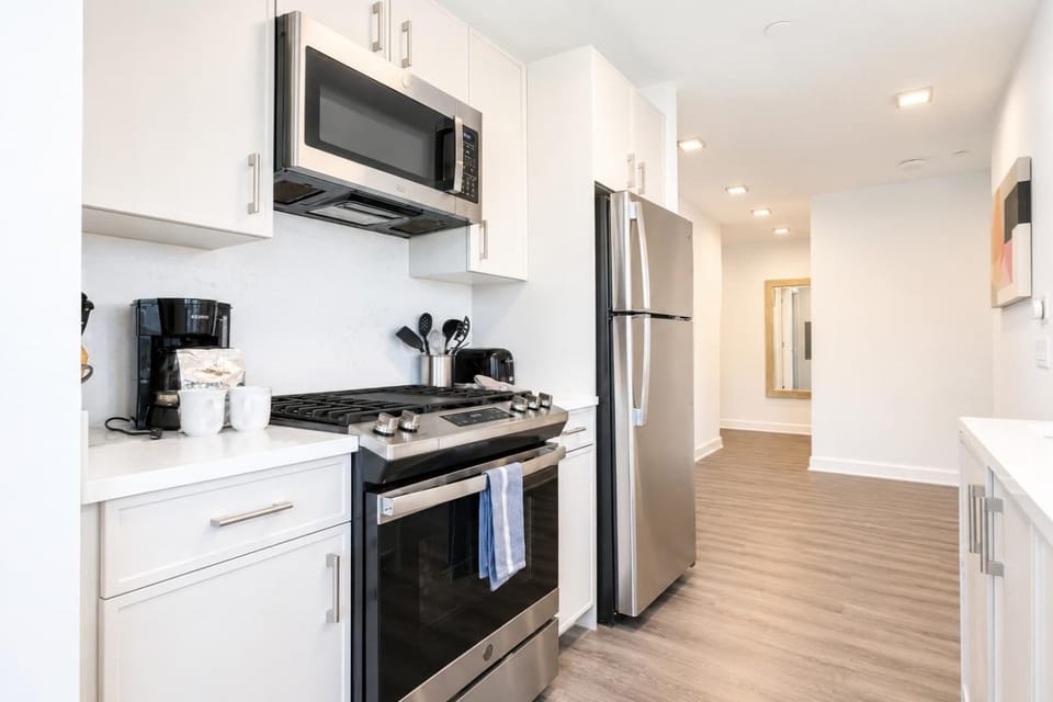 Chic Stamford Apartment - Walk to Train & Entertainment Apartment in Stamford
