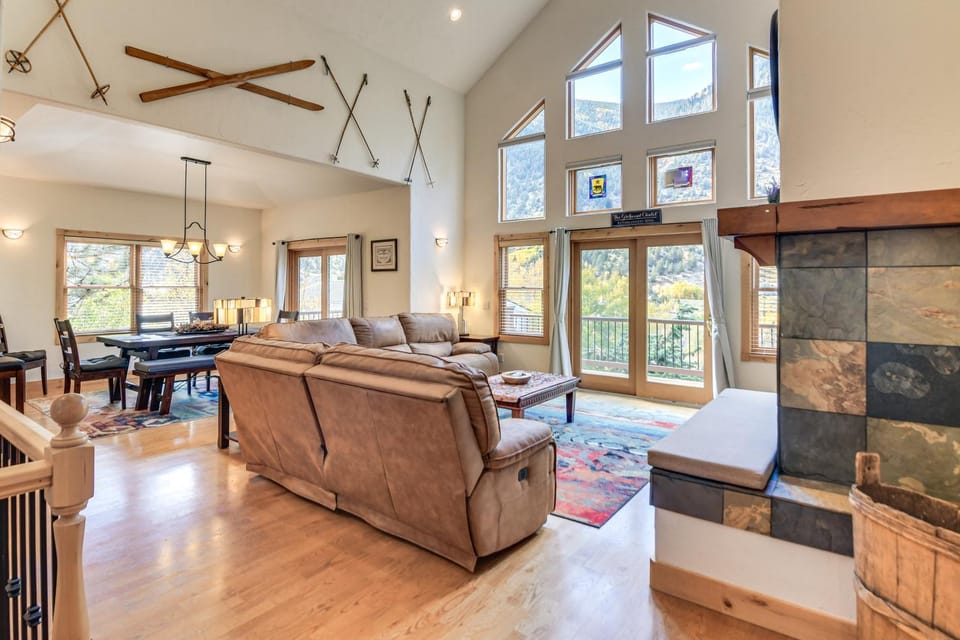 Mtn-View Cabin w/ Private Hot Tub in Georgetown! Cabin in Georgetown
