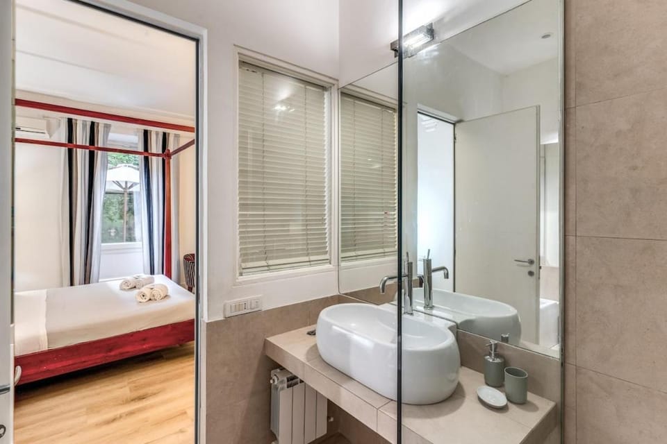 Vico 2bdr Piazza del Popolo with private garden Apartment in Rome