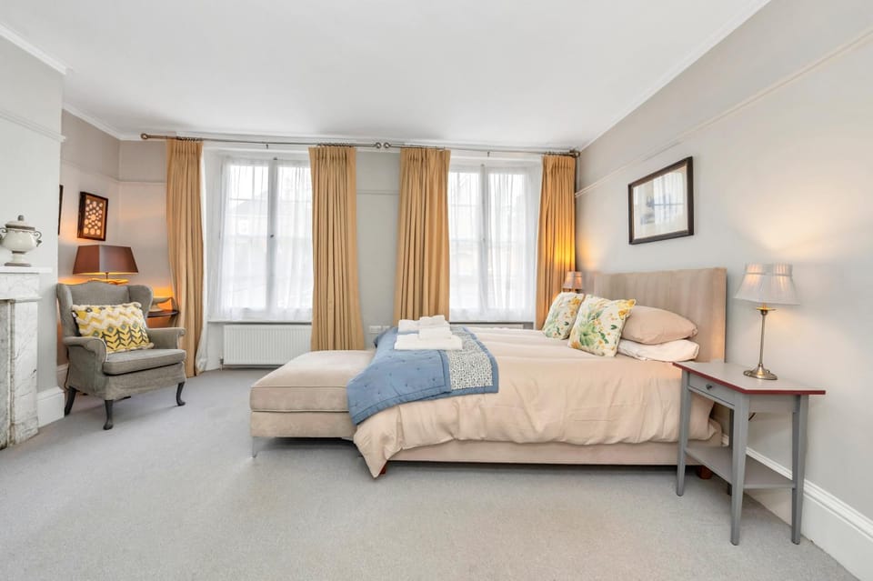 GROUND floor apartment no steps 119 Northgate St luxury 2 bedroom apartment close to the town centre with paid parking close by Apartment in Bury Saint Edmunds