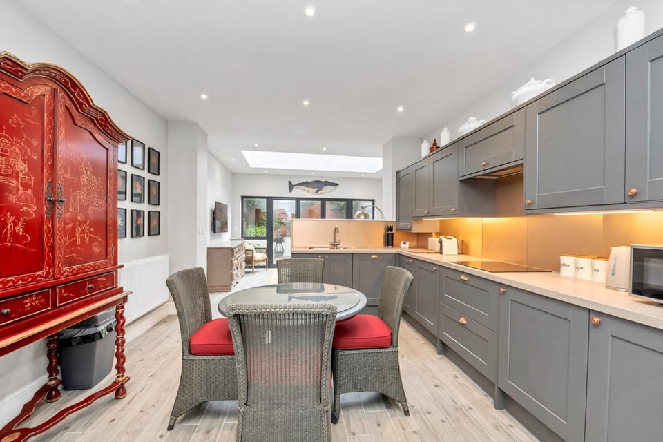 GROUND floor apartment no steps 119 Northgate St luxury 2 bedroom apartment close to the town centre with paid parking close by Apartment in Bury Saint Edmunds