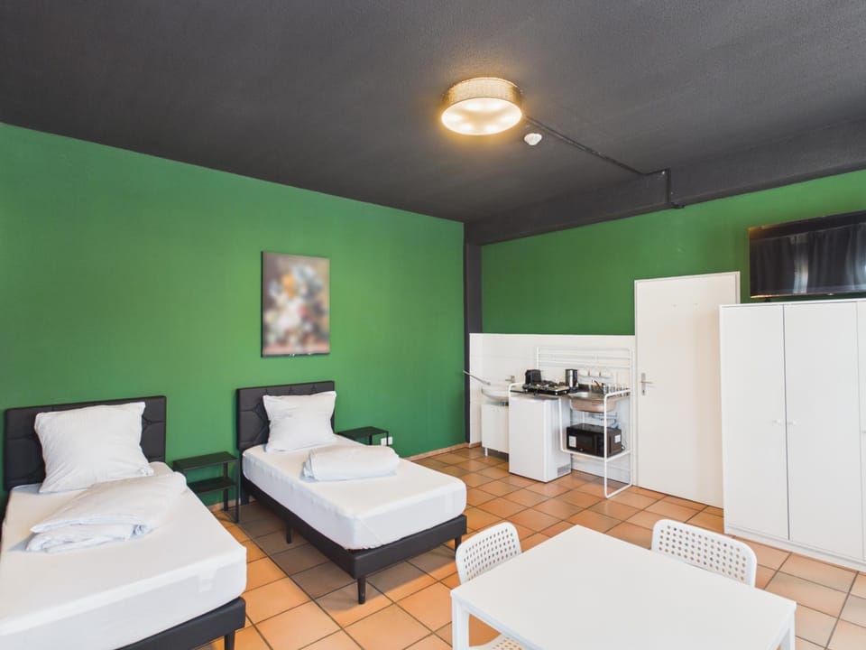 Bed, Kitchen or kitchenette, Photo of the whole room, Seating area, Bedroom