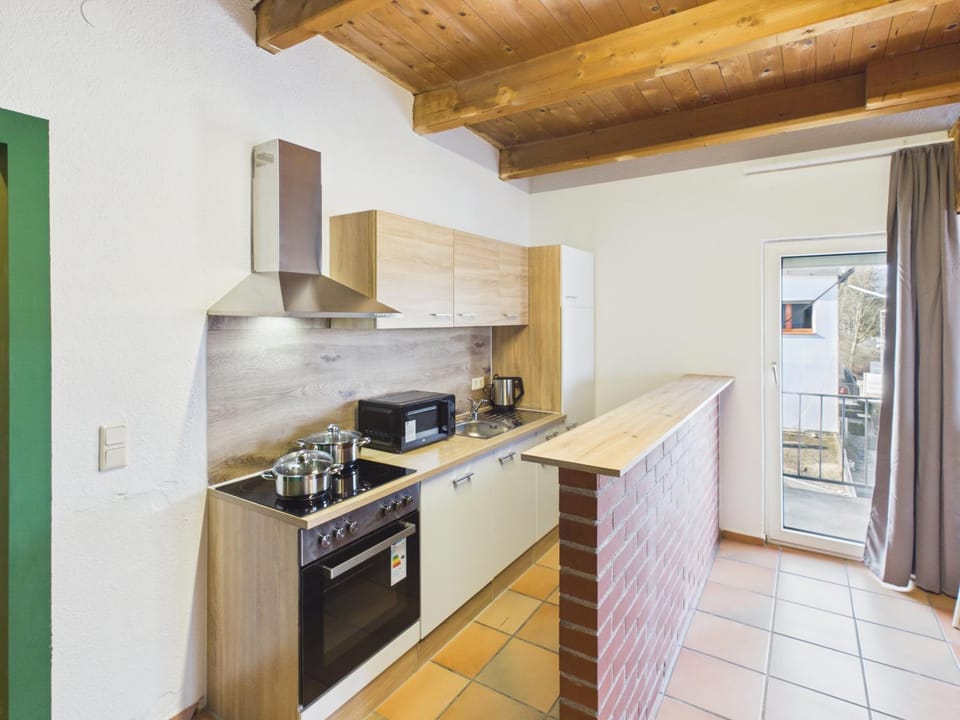 Kitchen or kitchenette, dishwasher, stove