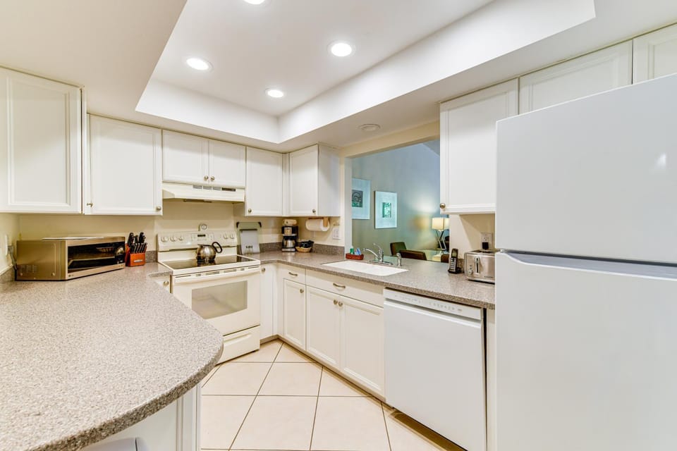 4 Mi to Siesta Beach: Condo w/ Community Perks! House in Florida