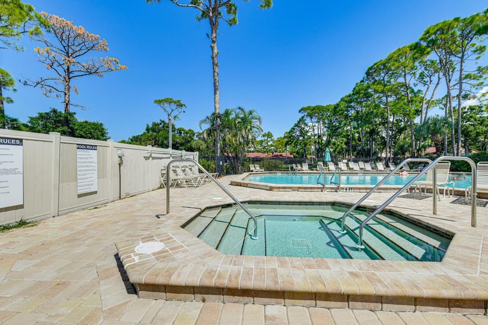 4 Mi to Siesta Beach: Condo w/ Community Perks! House in Florida
