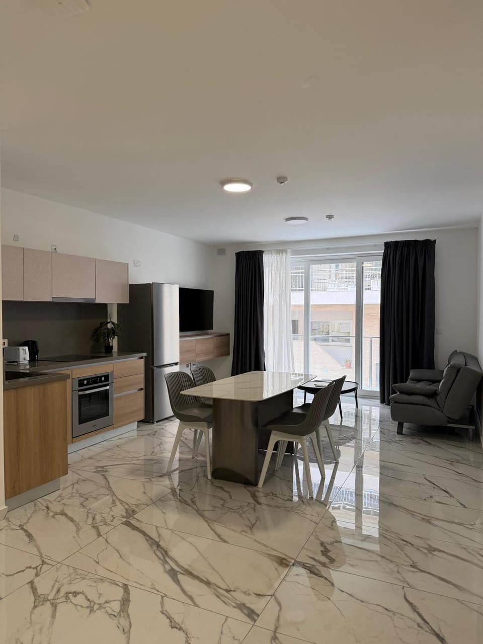 Bright & Modern 2-Bedroom Apartment - by HostMT Apartment in Saint Paul's Bay