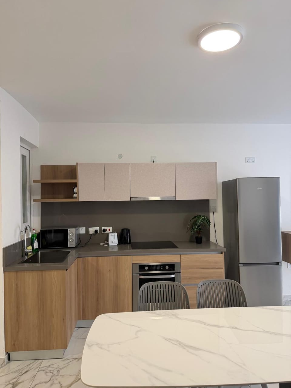 Bright & Modern 2-Bedroom Apartment - by HostMT Apartment in Saint Paul's Bay