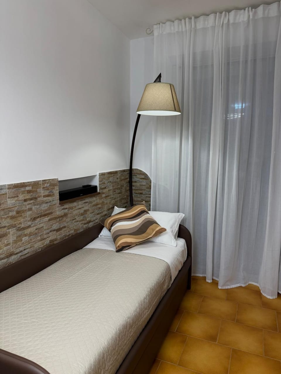 Bed, Living room