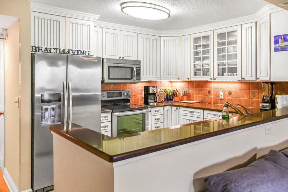 Coffee/tea facilities, Kitchen or kitchenette, dishwasher, microwave, oven