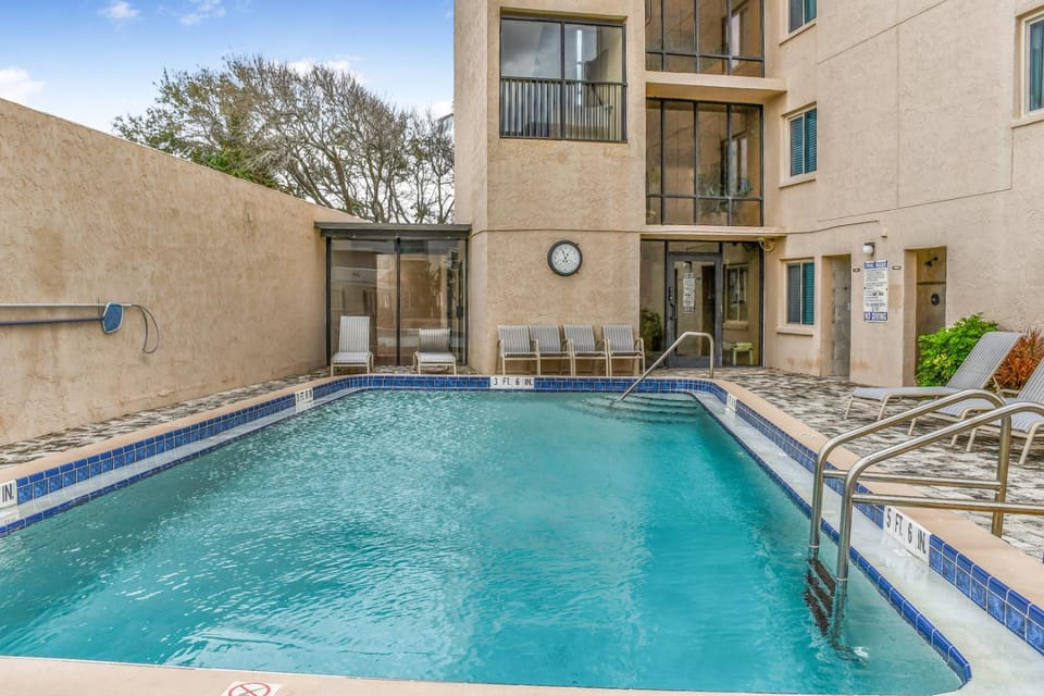 Day, Balcony/Terrace, Pool view, Swimming pool, Swimming pool, sunbed