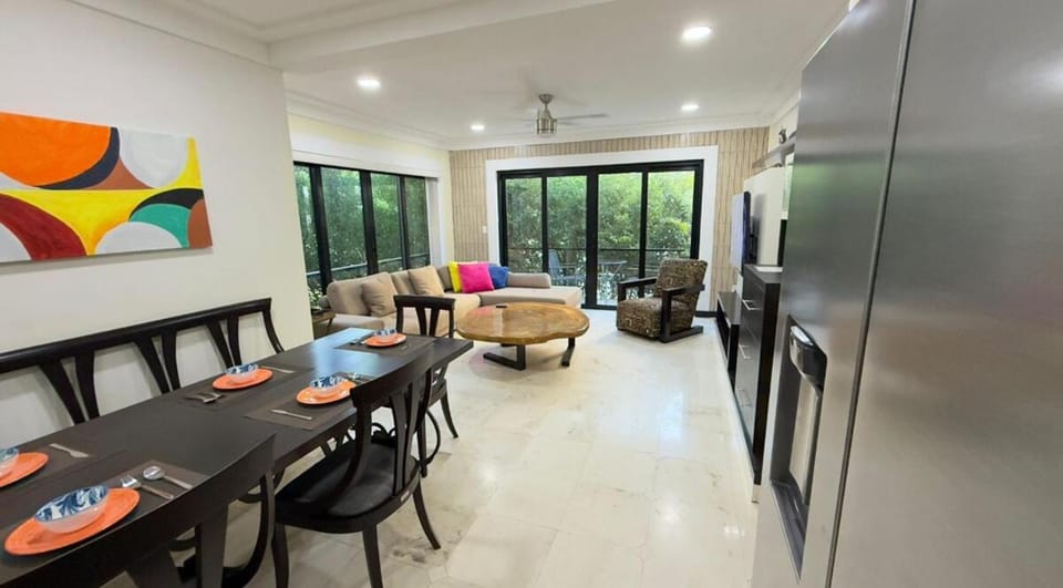 Big & Luxury 2 Bedroom Condo on 5th Ave, King Bed, 2 Baths, Steps from the beach Apartment in Playa del Carmen