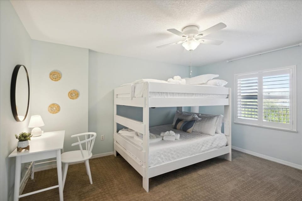 Bed, Photo of the whole room, Bedroom, bunk bed