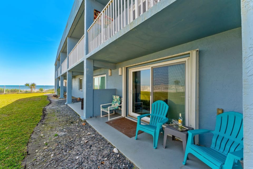 Property building, Day, Garden, View (from property/room), Balcony/Terrace, Seating area, Garden view