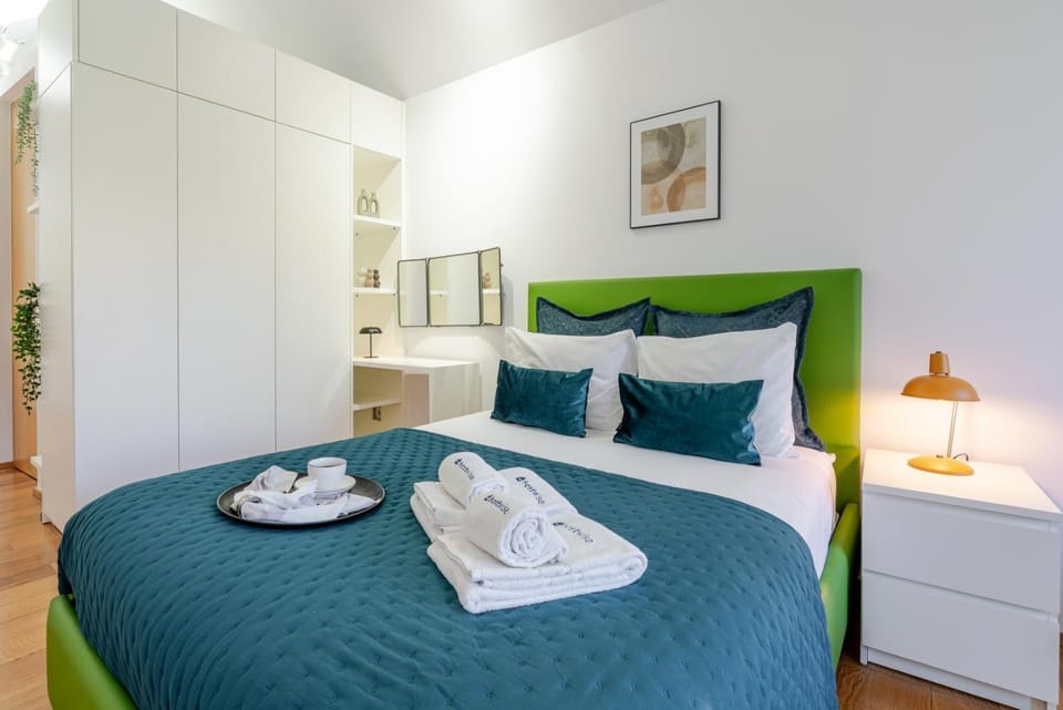 Bed, Bedroom, towels, wardrobe