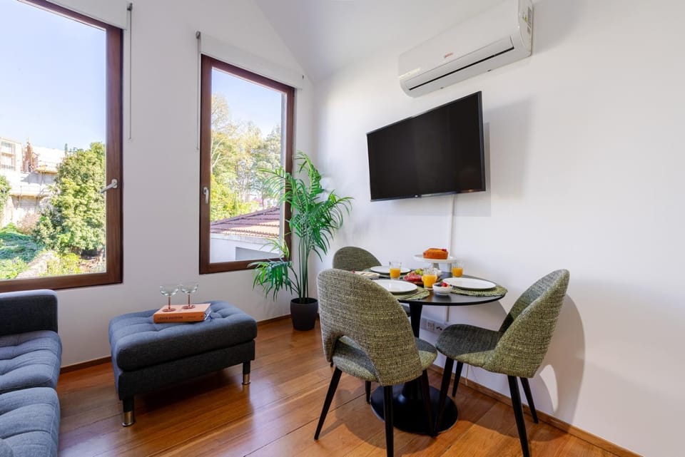 TV and multimedia, Living room, Dining area, air conditioner