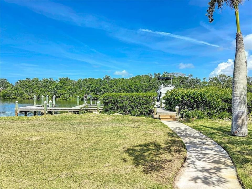 Waterfront Villa 3BD 3BA Townhome Side B Bring Your Boat House in Bayshore Gardens