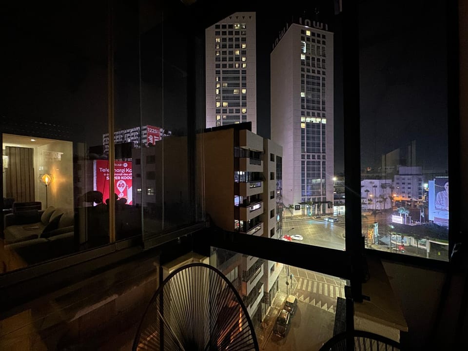 Luxury Modern Apartment in the Heart of the City with Balcony Overlooking Twin Towers Apartment in Casablanca