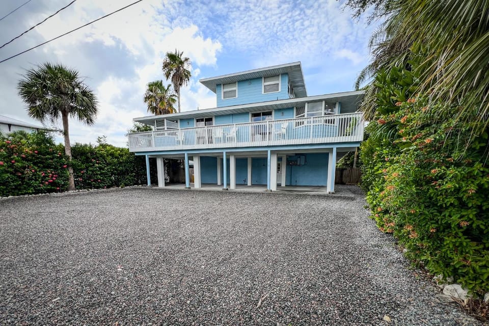 100' from the beach, Elegant 3BR Beach Retreat Apartment in Florida