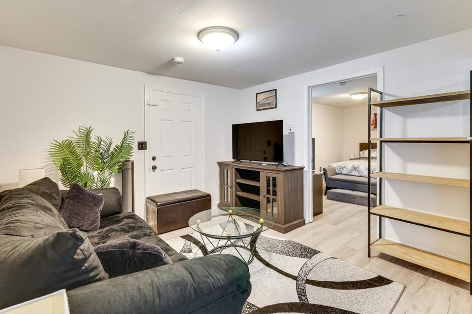 < 2 Mi to UMass Health & Dtwn: Traveling Pros Hub Apartment in Worcester