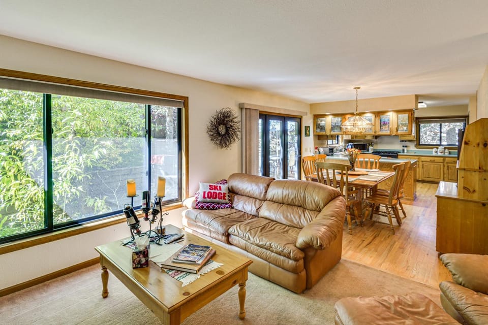 Large Family Duplex w/ Grill, Near Beaver Creek House in Avon