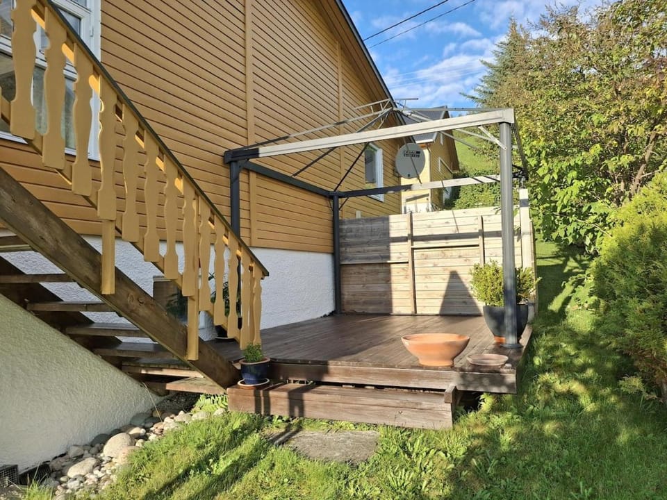 Patio, Day, Garden, Balcony/Terrace