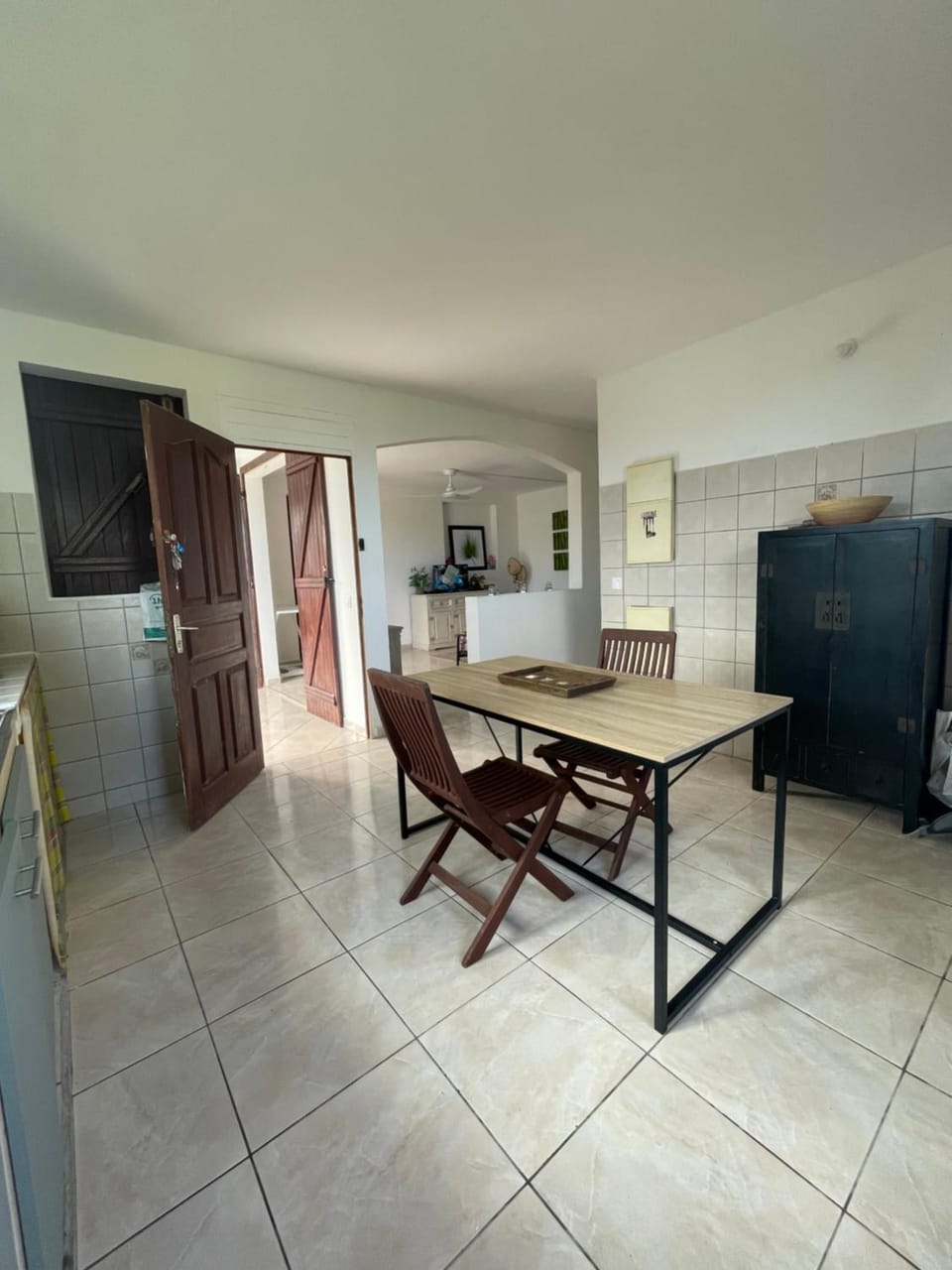 Kitchen or kitchenette, Dining area, stove
