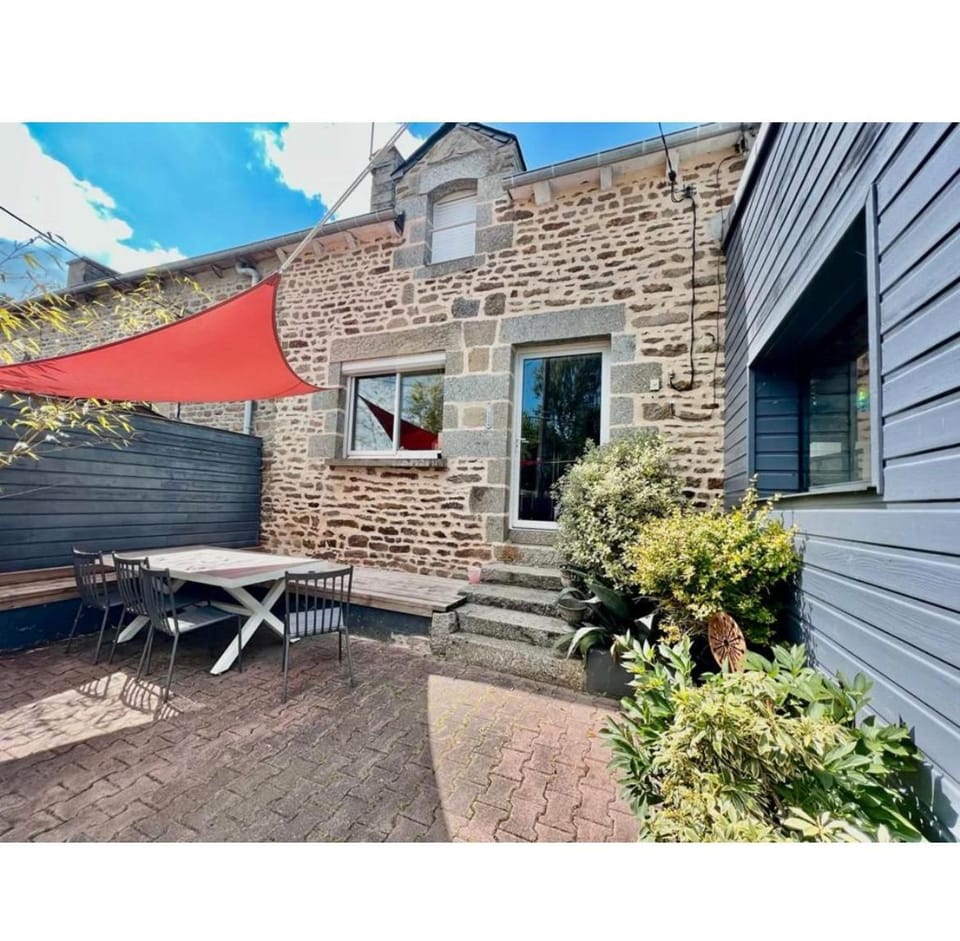 Spacieuse maison avec piscine House in Brittany