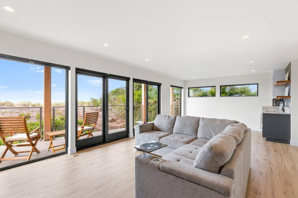 Luxury Oceanfront Home House in Rockaway Beach