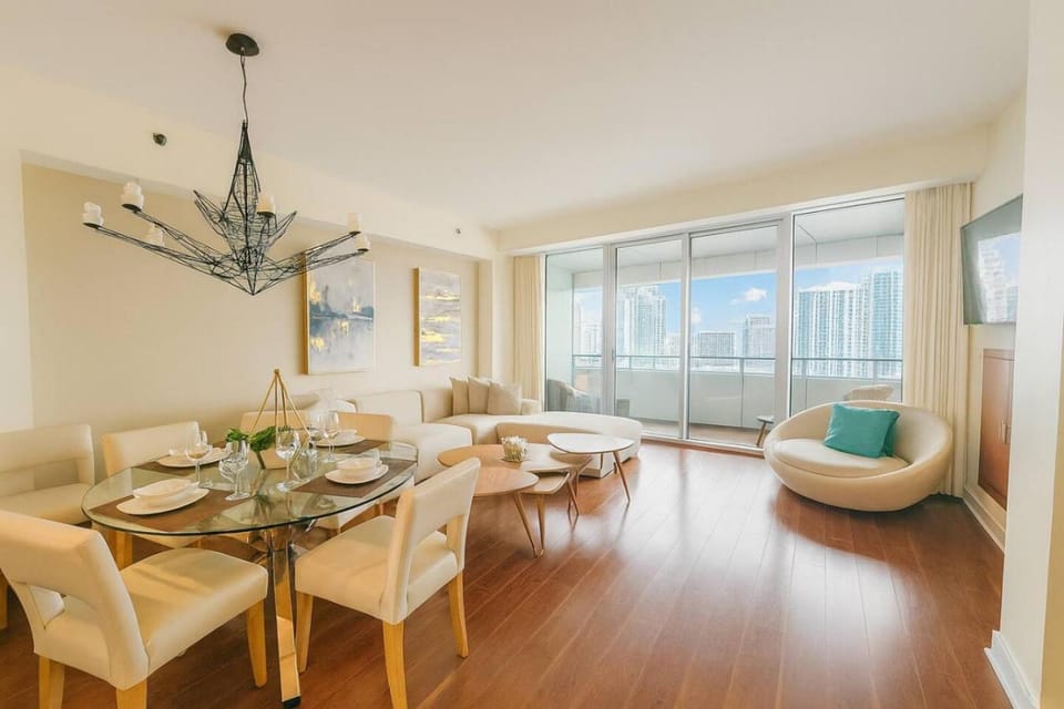 Incredible Views - Brickell Apartment in Brickell