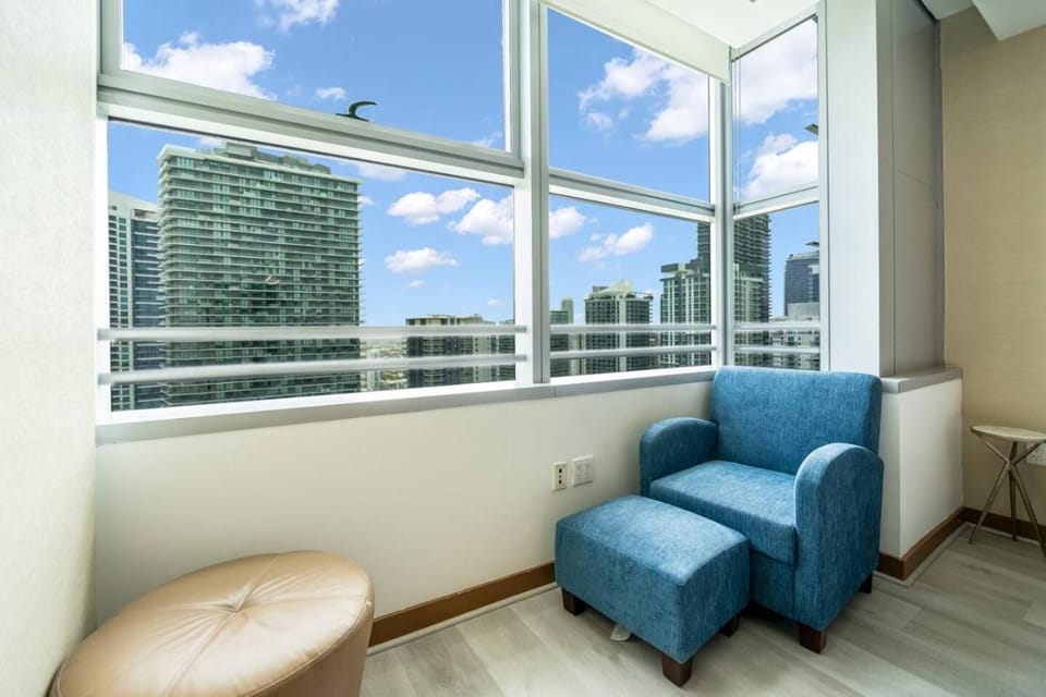 Stunning Views Cozy Studio Apartment in Brickell