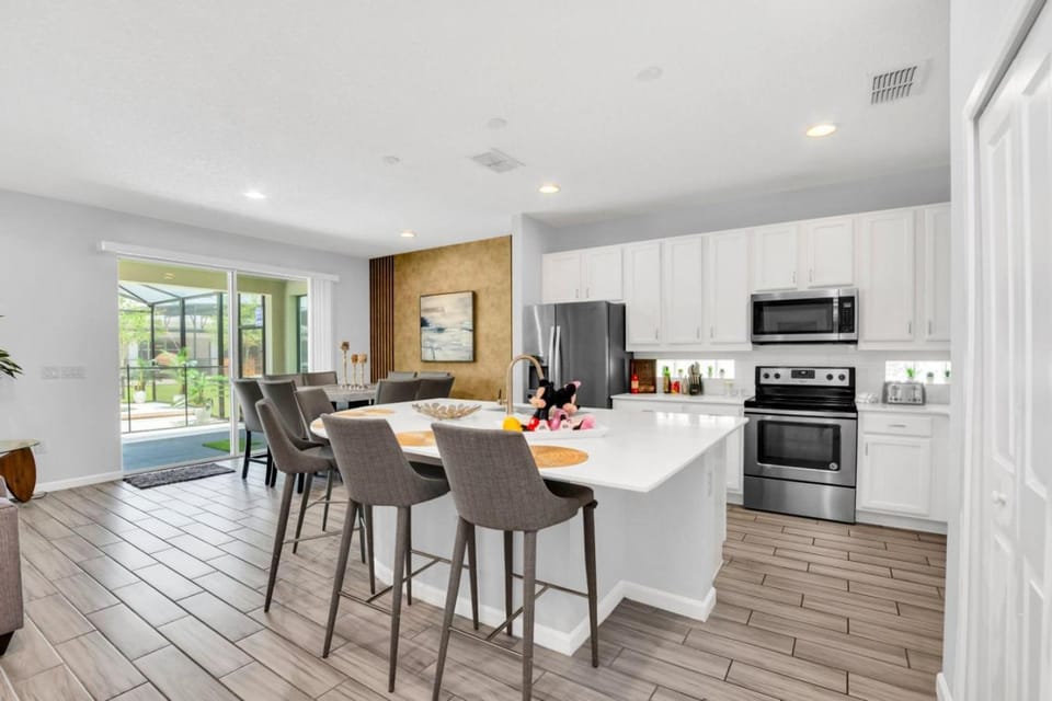 Spacious Disney-Area Home with Private Pool House in Kissimmee