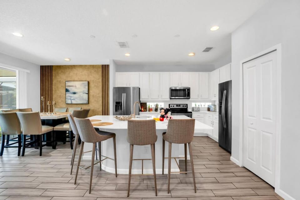 Spacious Disney-Area Home with Private Pool House in Kissimmee