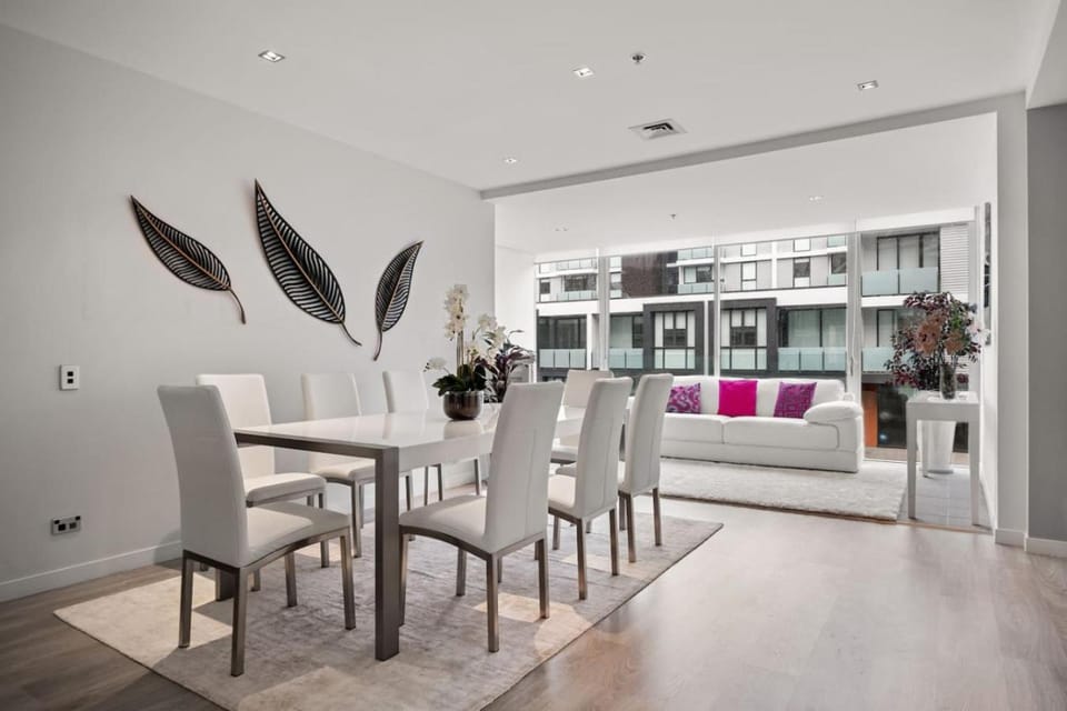 QV Stays Waterfront Grandeur at Lighter Quay Apartment in Auckland