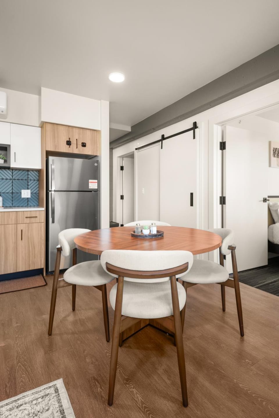 Kitchen or kitchenette, Dining area