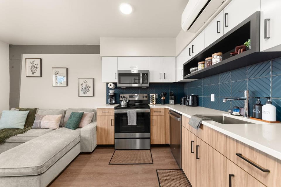 Kitchen or kitchenette, Living room, stove