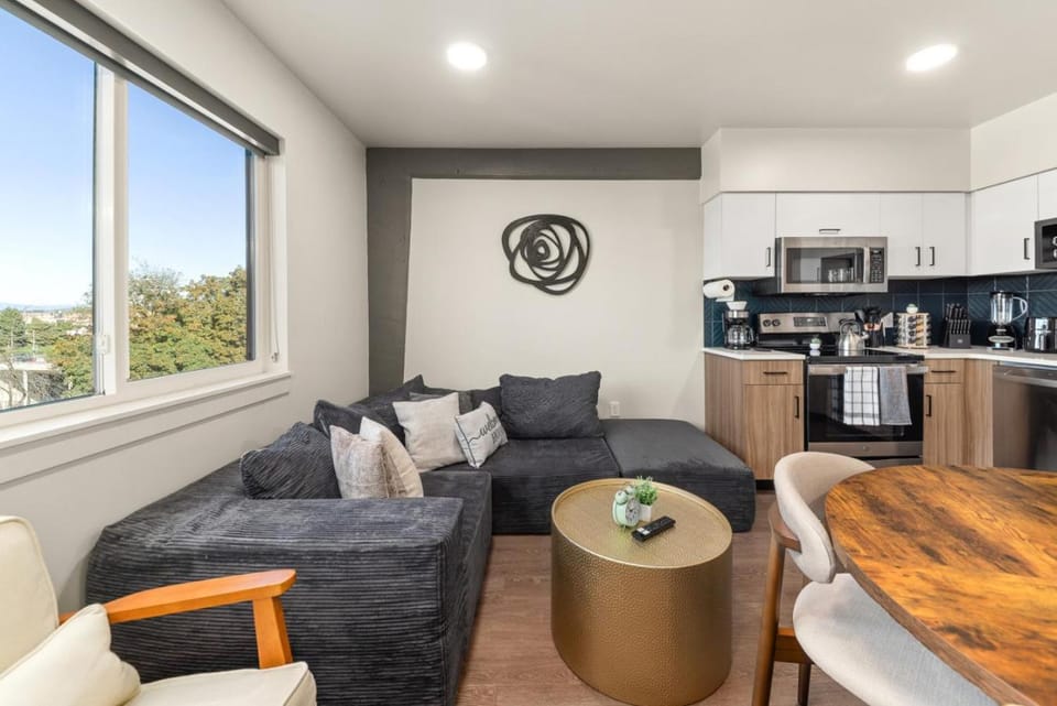 Kitchen or kitchenette, Living room