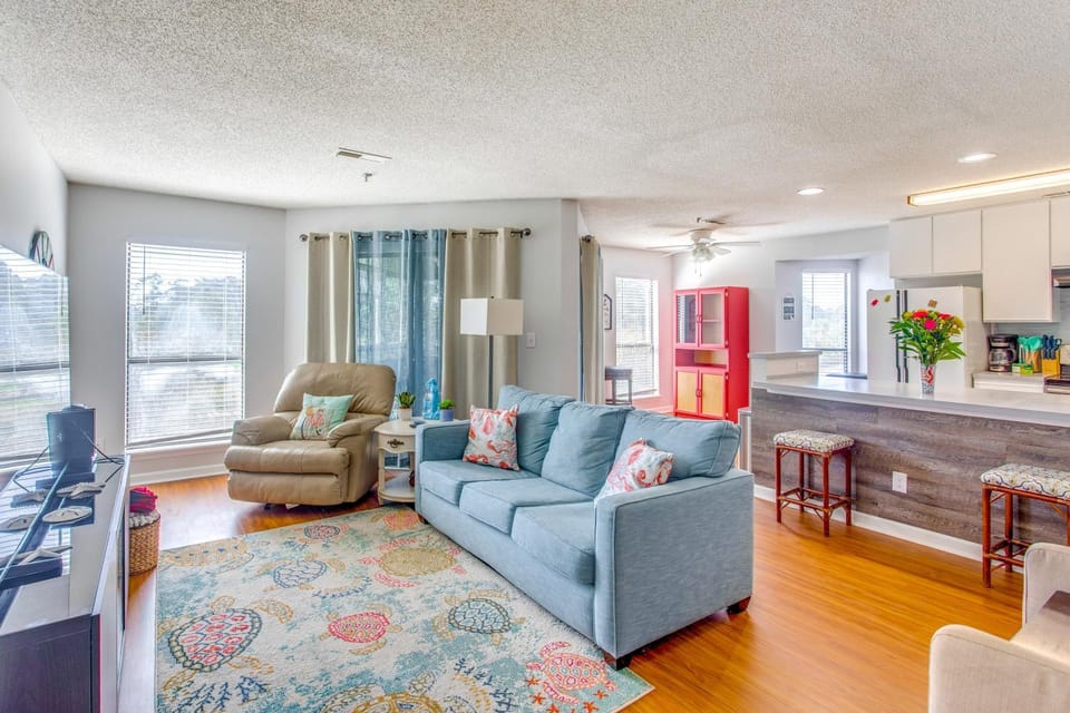 1 Mi to Beach: Golf Glenn Villas Condo w/ Pool House in North Myrtle Beach
