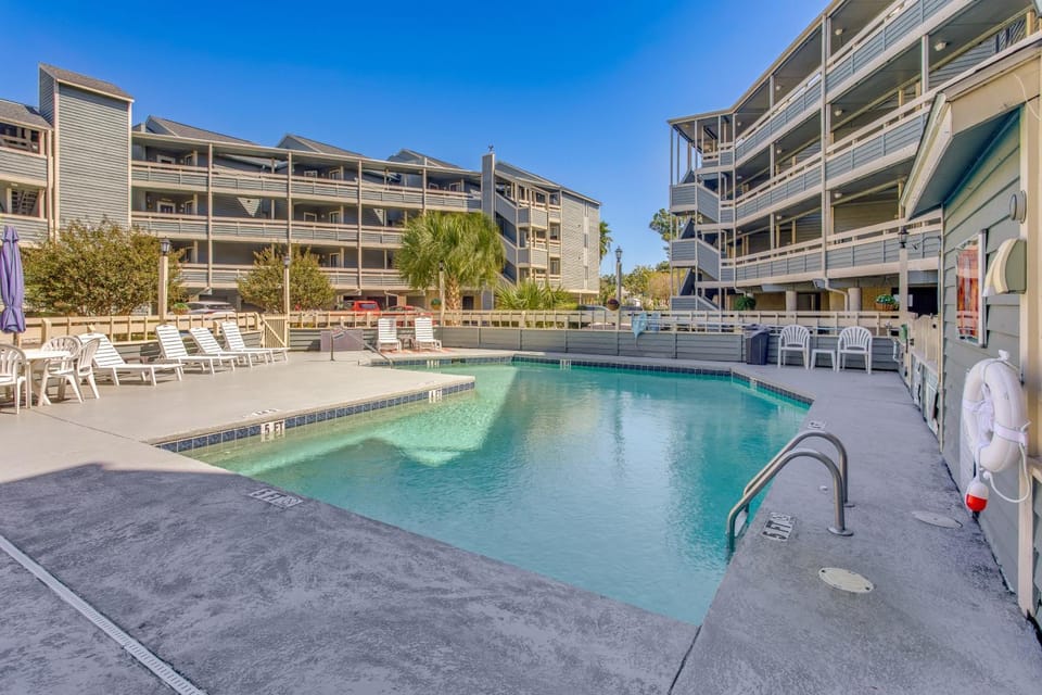1 Mi to Beach: Golf Glenn Villas Condo w/ Pool House in North Myrtle Beach