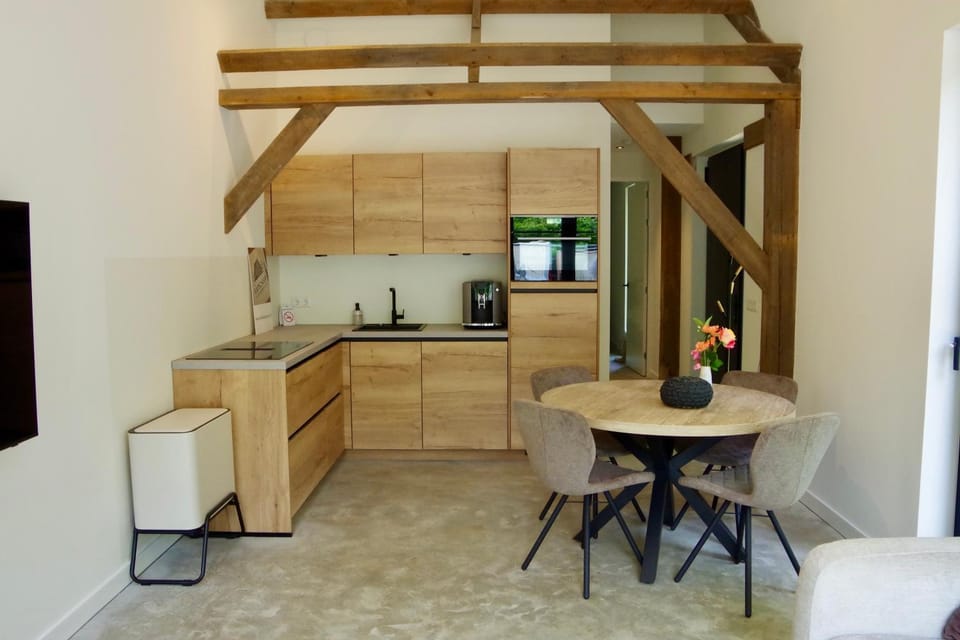 Kitchen or kitchenette, Dining area, dishwasher, oven, pet friendly, stove