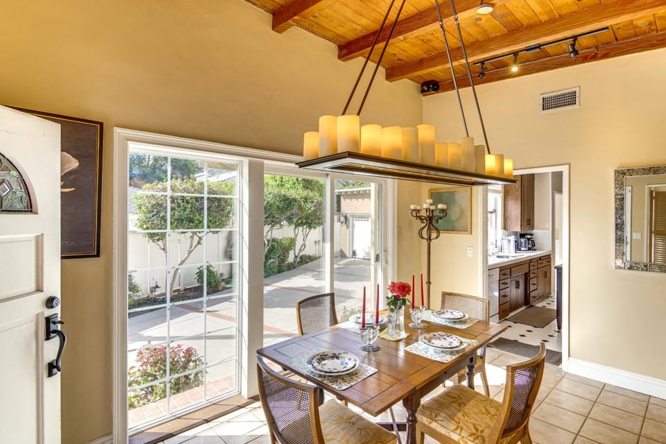 Pool Home < 1 Mi to Universal & 26 Mi to Stadium House in Studio City