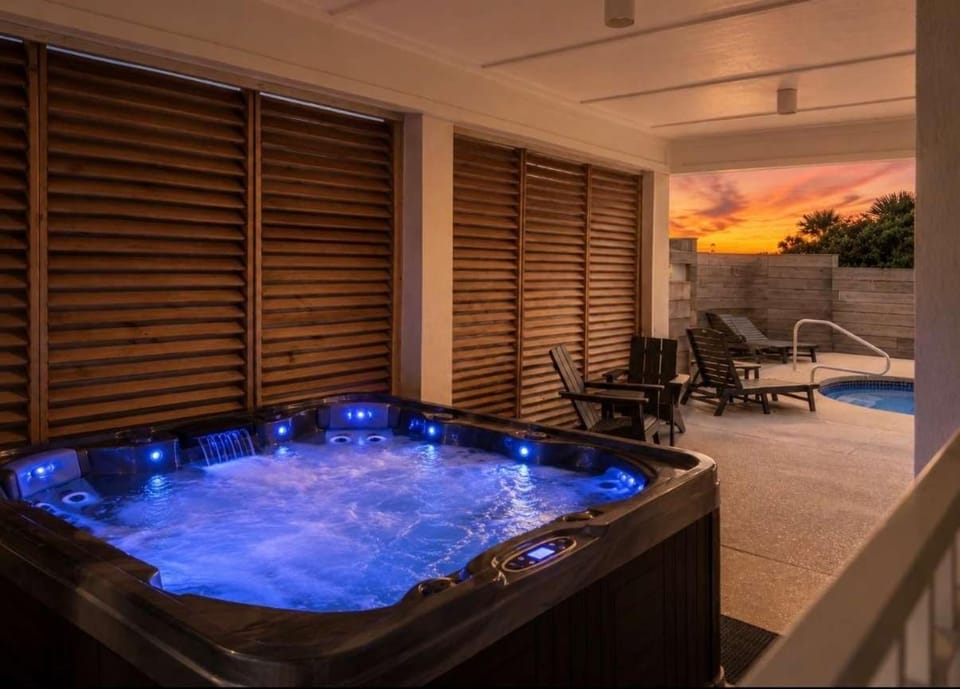 Gulf-Front Pool Hot Tub 5 Kings Elevator House in Saint George Island