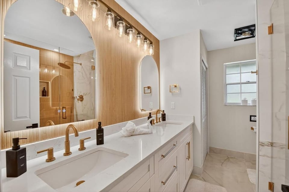 Palm Beach Polo & PGA Retreat - Pool & Luxe Comfort Villa in Royal Palm Beach