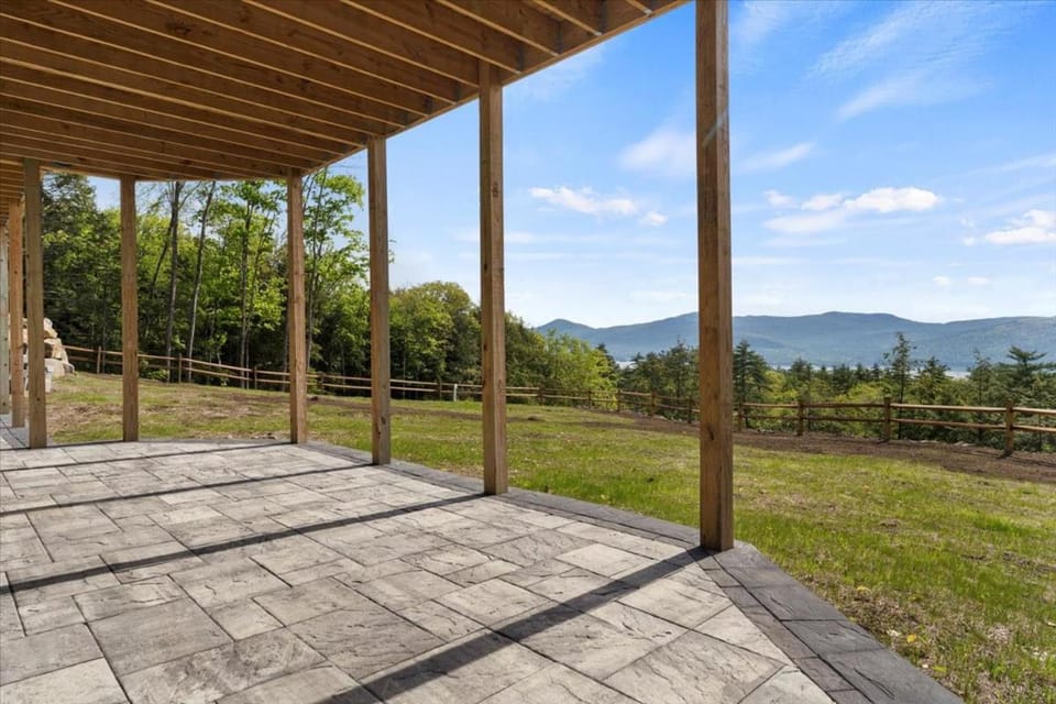 Eagle's Nest at Bolton Landing Chalet in Bolton Landing