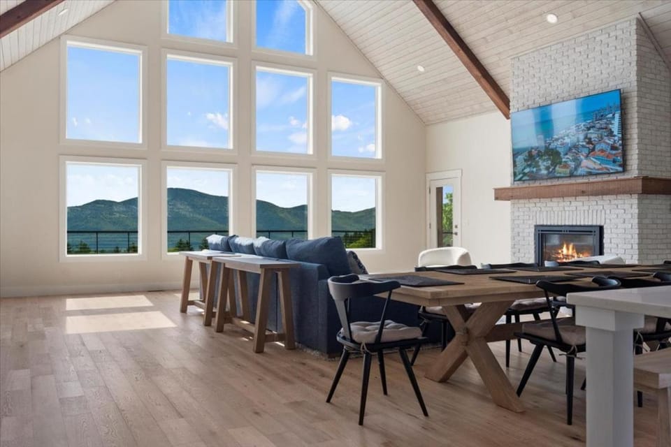 Eagle's Nest at Bolton Landing Chalet in Bolton Landing