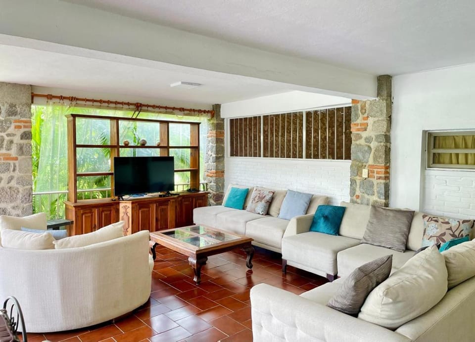 Casa en Burgos con jardín y alberca House in Jiutepec