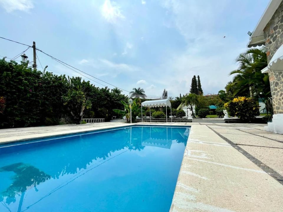 Casa en Burgos con jardín y alberca House in Jiutepec