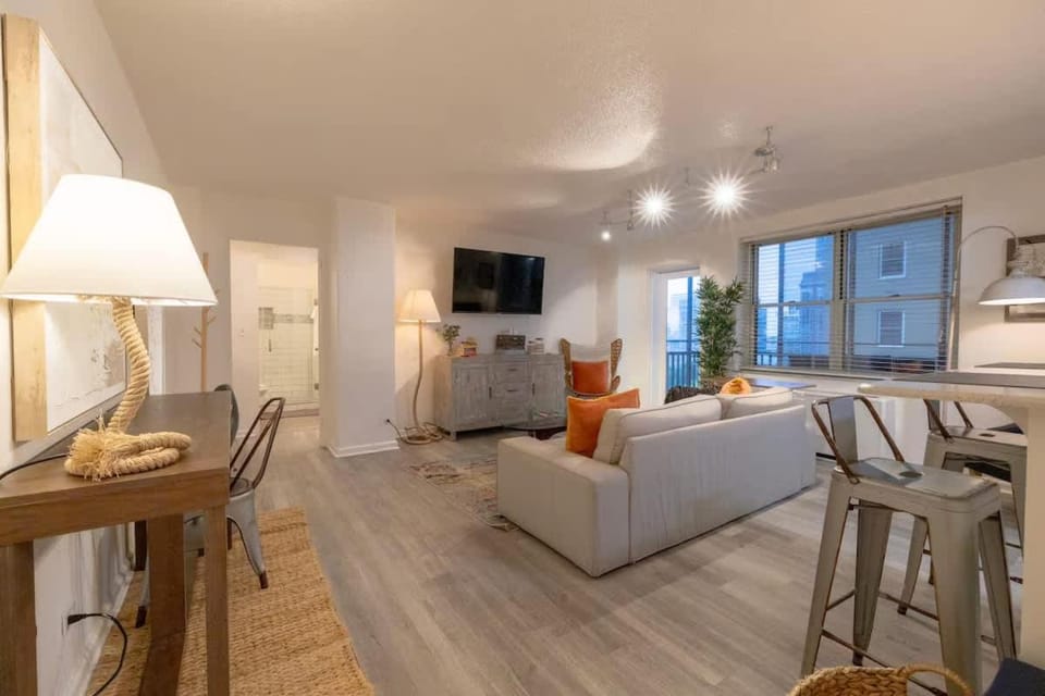 6-0 Cozy Atlanta Condo -Balcony Downtown Views Modern Comfort House in Atlanta