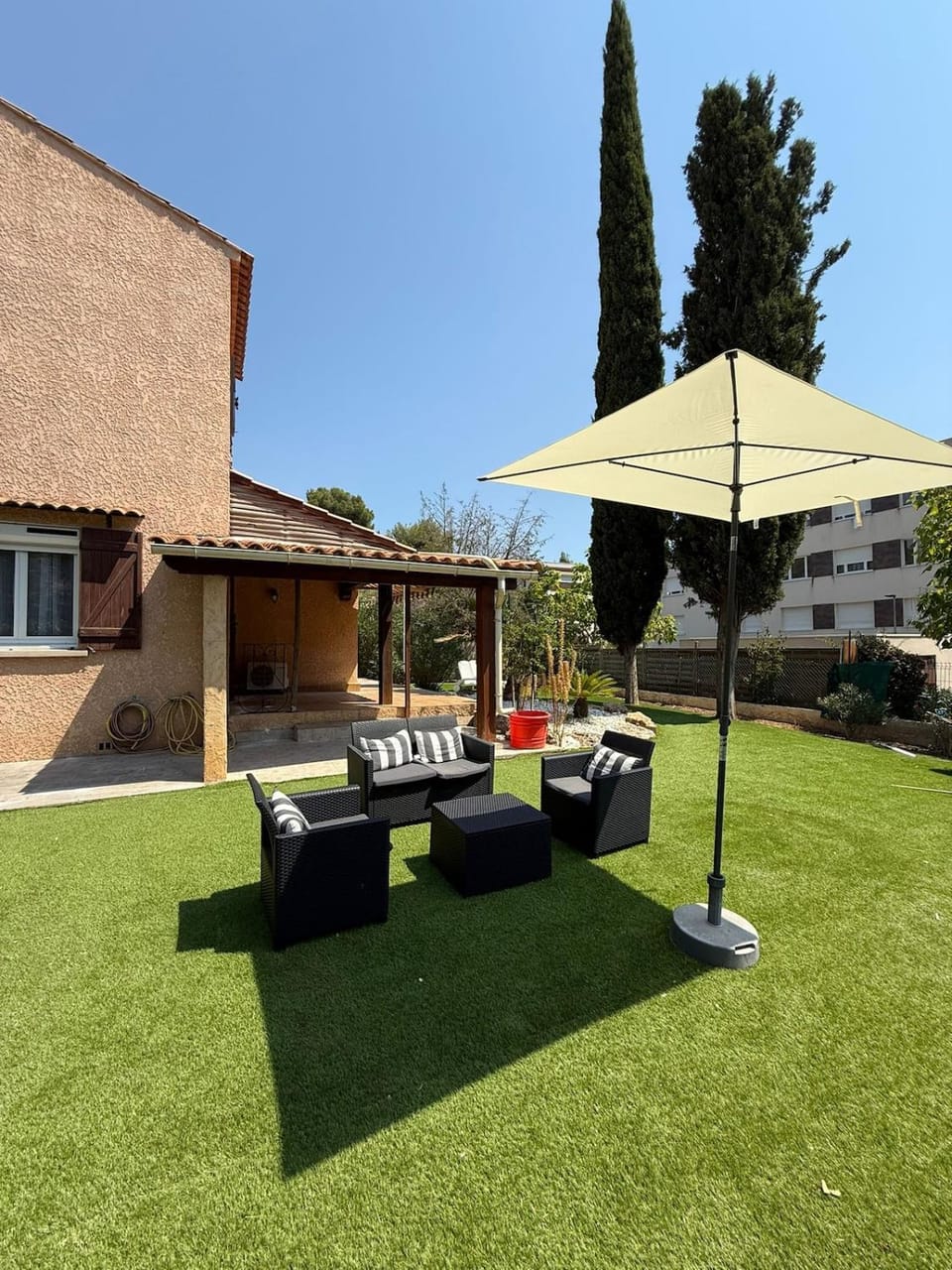 Family Apartment by the Sea with Garden House in La Londe-les-Maures